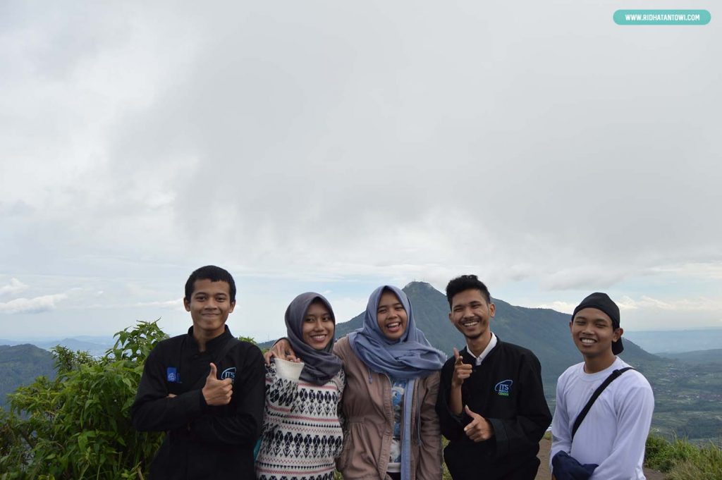 kebersamaan-naik-gunung