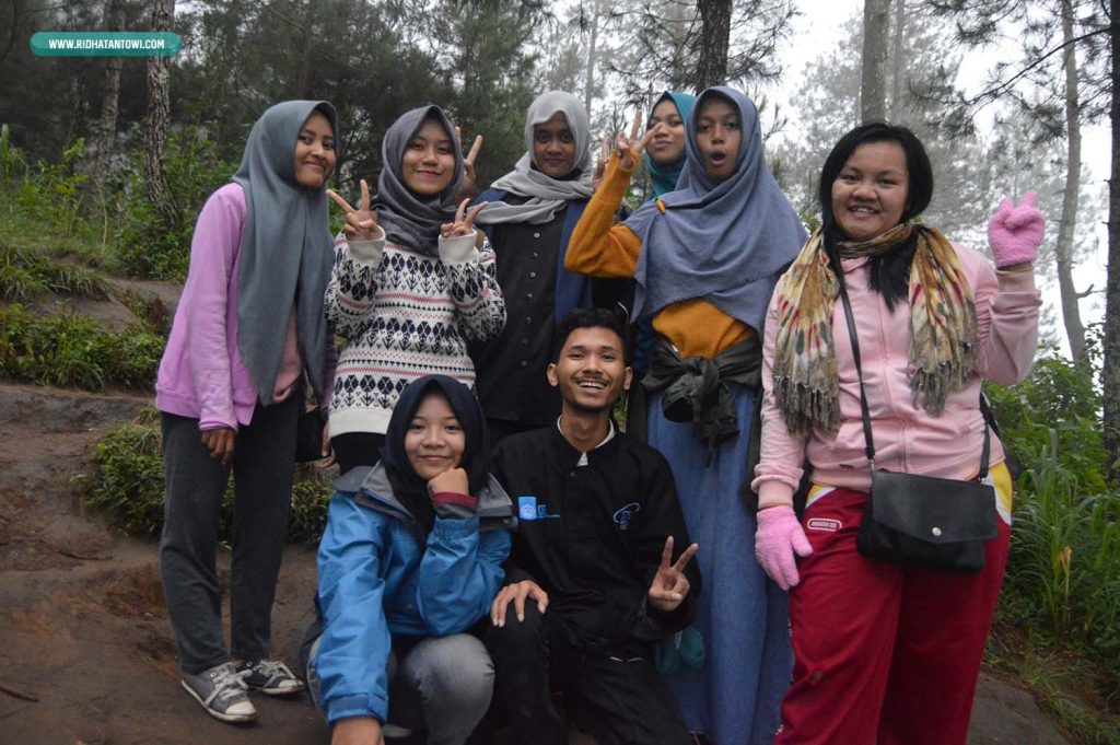 mendaki-gunung-andong